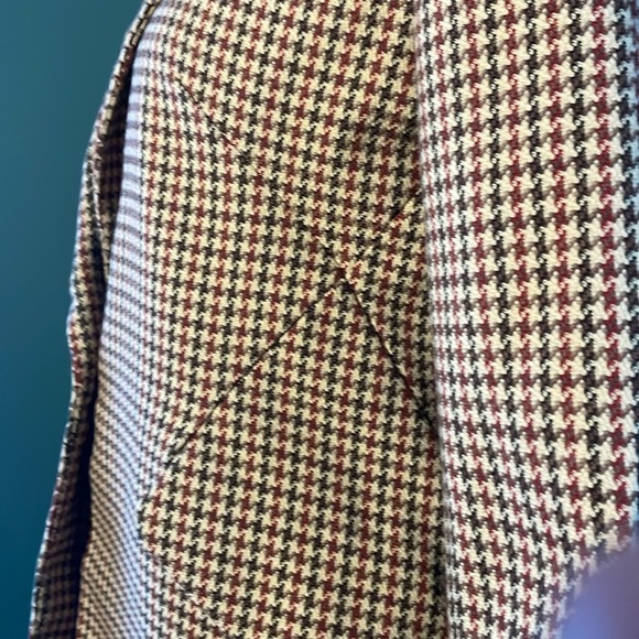 T Tahari
Peak Lapel Blazer hounds tooth brown tones - Picture 7 of 9